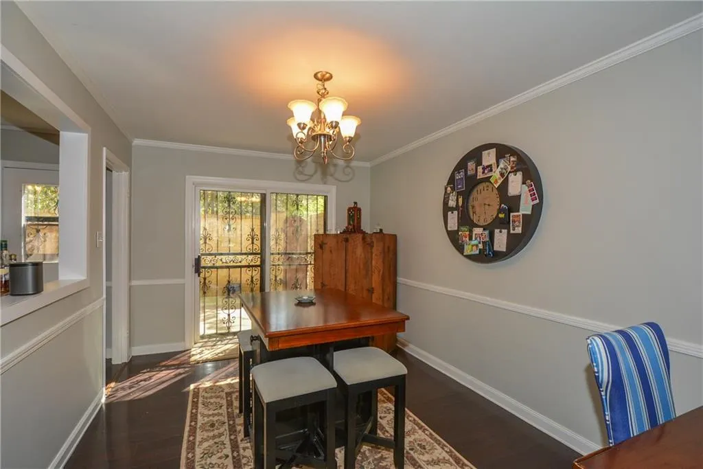5400 Roswell Road Unit E5, Atlanta, Georgia 30342, 2 Bedrooms Bedrooms, ,1 BathroomBathrooms,Residential,Sold,5400 Roswell Road Unit E5,5662788