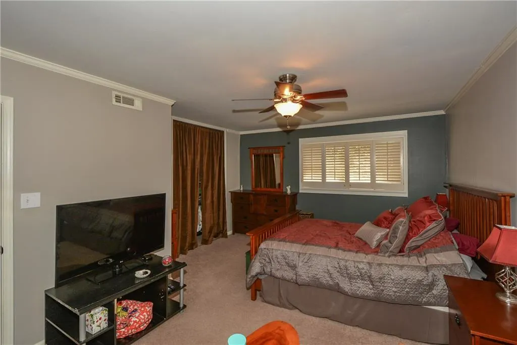 5400 Roswell Road Unit E5, Atlanta, Georgia 30342, 2 Bedrooms Bedrooms, ,1 BathroomBathrooms,Residential,Sold,5400 Roswell Road Unit E5,5662788