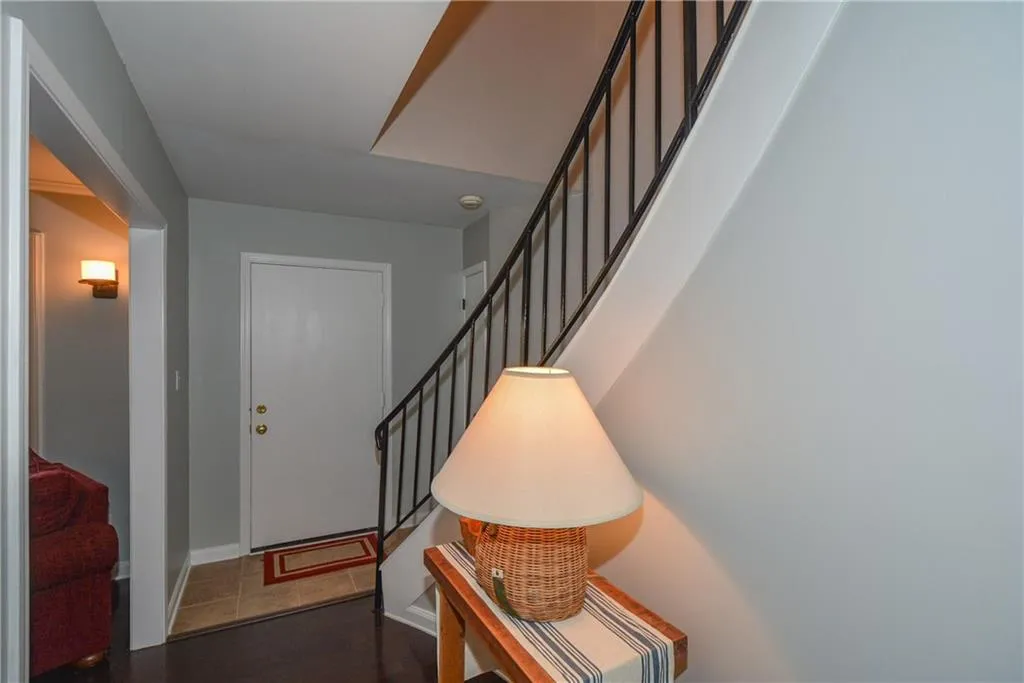 5400 Roswell Road Unit E5, Atlanta, Georgia 30342, 2 Bedrooms Bedrooms, ,1 BathroomBathrooms,Residential,Sold,5400 Roswell Road Unit E5,5662788