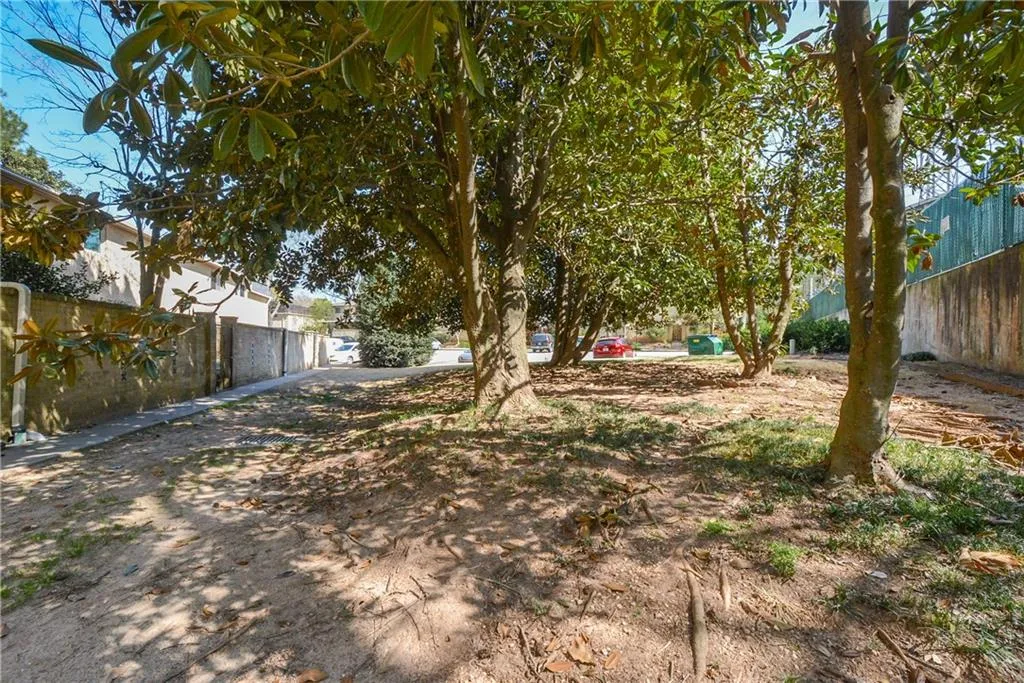 5400 Roswell Road Unit E5, Atlanta, Georgia 30342, 2 Bedrooms Bedrooms, ,1 BathroomBathrooms,Residential,Sold,5400 Roswell Road Unit E5,5662788