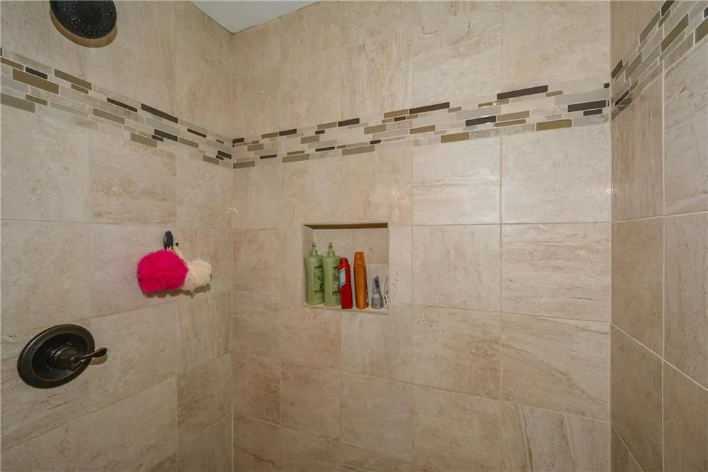 5400 Roswell Road Unit E5, Atlanta, Georgia 30342, 2 Bedrooms Bedrooms, ,1 BathroomBathrooms,Residential,Sold,5400 Roswell Road Unit E5,5662788
