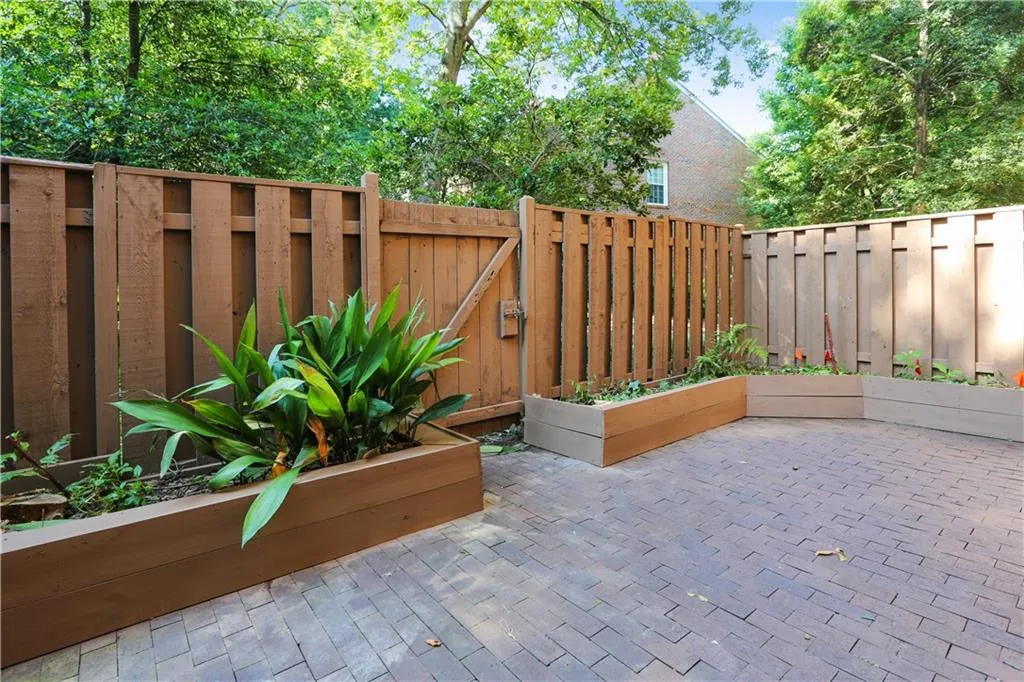 447 The North Chace Ne, Atlanta, Georgia 30328, 3 Bedrooms Bedrooms, ,3 BathroomsBathrooms,Residential,Sold,447 The North Chace Ne,6048676