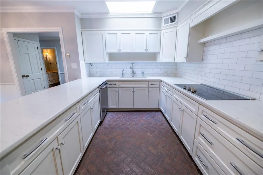 6150 Riverwood Drive, Atlanta, Georgia 30328, 5 Bedrooms Bedrooms, ,4 BathroomsBathrooms,Residential,For Sale,6150 Riverwood Drive,7648325