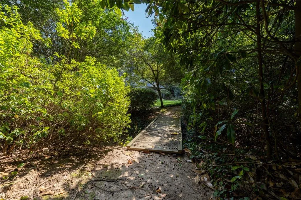 6150 Riverwood Drive, Atlanta, Georgia 30328, 5 Bedrooms Bedrooms, ,4 BathroomsBathrooms,Residential,For Sale,6150 Riverwood Drive,7648325