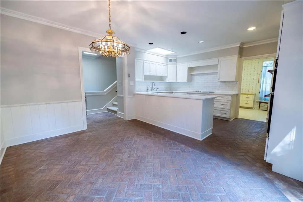 6150 Riverwood Drive, Atlanta, Georgia 30328, 5 Bedrooms Bedrooms, ,4 BathroomsBathrooms,Residential,For Sale,6150 Riverwood Drive,7648325