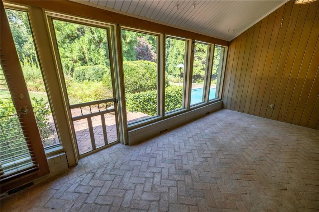 6150 Riverwood Drive, Atlanta, Georgia 30328, 5 Bedrooms Bedrooms, ,4 BathroomsBathrooms,Residential,For Sale,6150 Riverwood Drive,7648325