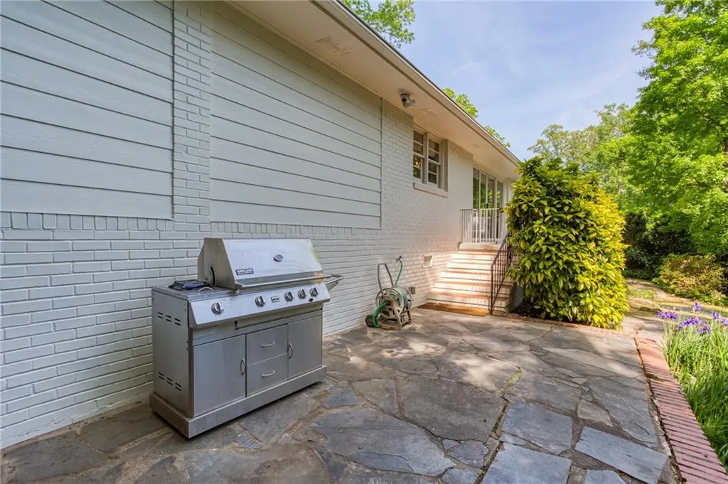 365 Highbrook Drive, Atlanta, Georgia 30342, 3 Bedrooms Bedrooms, ,2 BathroomsBathrooms,Residential,Sold,365 Highbrook Drive,7039139