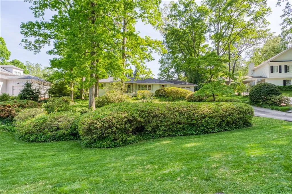 365 Highbrook Drive, Atlanta, Georgia 30342, 3 Bedrooms Bedrooms, ,2 BathroomsBathrooms,Residential,Sold,365 Highbrook Drive,7039139