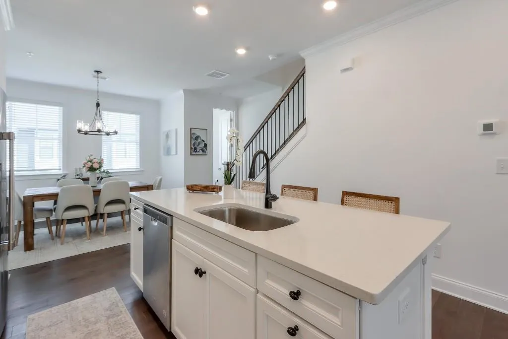 6565 Beacon Drive Unit 322, Sandy Springs, Georgia 30328, 3 Bedrooms Bedrooms, ,3 BathroomsBathrooms,Residential,Sold,6565 Beacon Drive Unit 322,7267471