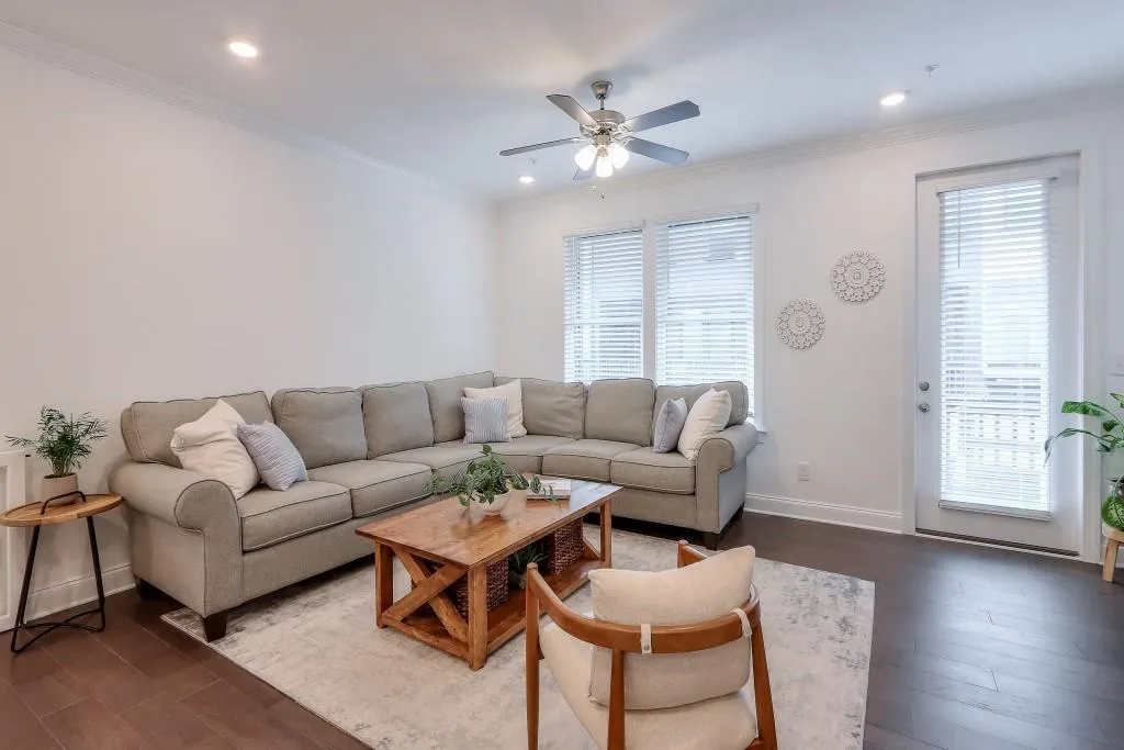 6565 Beacon Drive Unit 322, Sandy Springs, Georgia 30328, 3 Bedrooms Bedrooms, ,3 BathroomsBathrooms,Residential,Sold,6565 Beacon Drive Unit 322,7267471