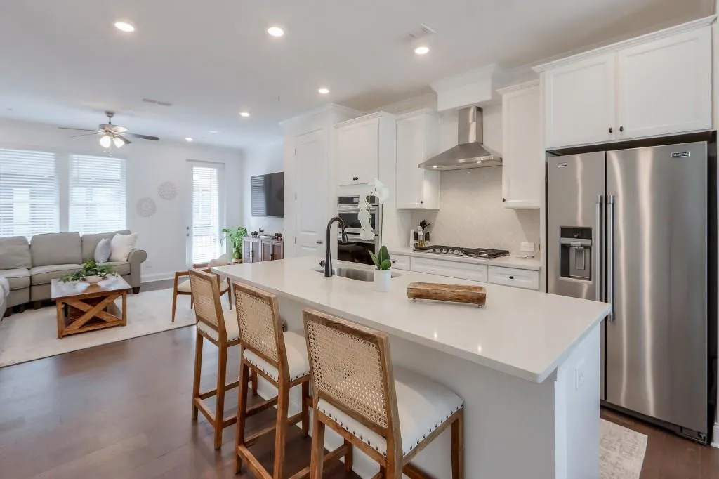 6565 Beacon Drive Unit 322, Sandy Springs, Georgia 30328, 3 Bedrooms Bedrooms, ,3 BathroomsBathrooms,Residential,Sold,6565 Beacon Drive Unit 322,7267471