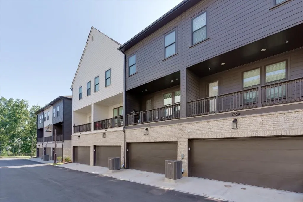 6565 Beacon Drive Unit 322, Sandy Springs, Georgia 30328, 3 Bedrooms Bedrooms, ,3 BathroomsBathrooms,Residential,Sold,6565 Beacon Drive Unit 322,7267471