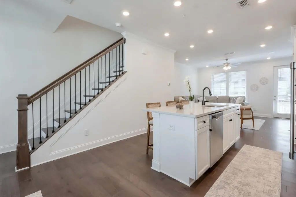 6565 Beacon Drive Unit 322, Sandy Springs, Georgia 30328, 3 Bedrooms Bedrooms, ,3 BathroomsBathrooms,Residential,Sold,6565 Beacon Drive Unit 322,7267471