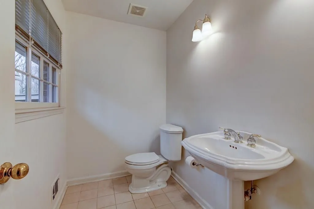 4860 Rebel Trail, Sandy Springs, Georgia 30327, 5 Bedrooms Bedrooms, ,3 BathroomsBathrooms,Residential,Sold,4860 Rebel Trail,6110339