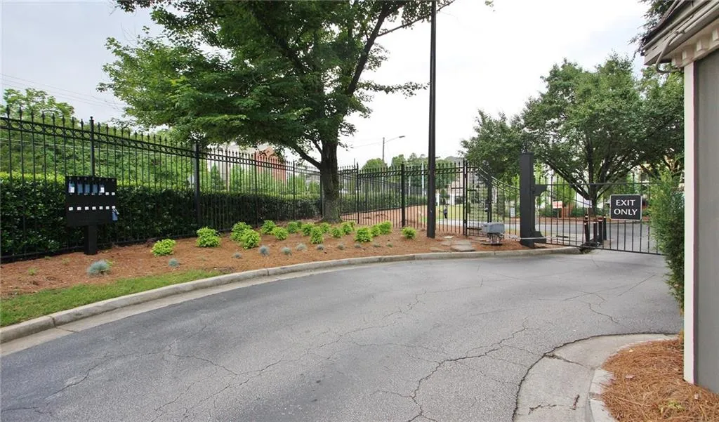 2657 Lenox Road Ne Unit 108, Atlanta, Georgia 30324, 2 Bedrooms Bedrooms, ,2 BathroomsBathrooms,Residential,Sold,2657 Lenox Road Ne Unit 108,6039840