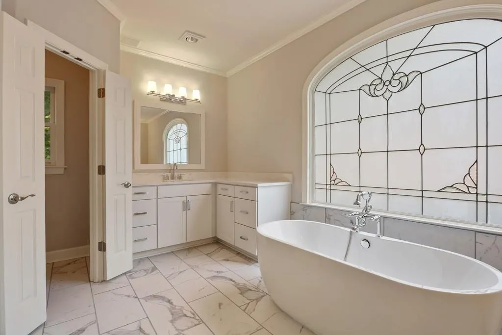 255 Grogans Lake Point, Sandy Springs, Georgia 30350, 5 Bedrooms Bedrooms, ,4 BathroomsBathrooms,Residential,Sold,255 Grogans Lake Point,5771112