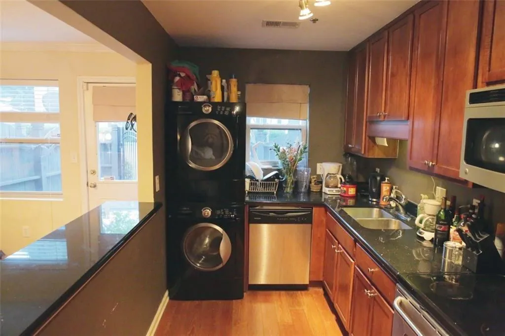 155 N River Drive Unit G, Atlanta, Georgia 30350, 2 Bedrooms Bedrooms, ,2 BathroomsBathrooms,Residential,Sold,155 N River Drive Unit G,5672989