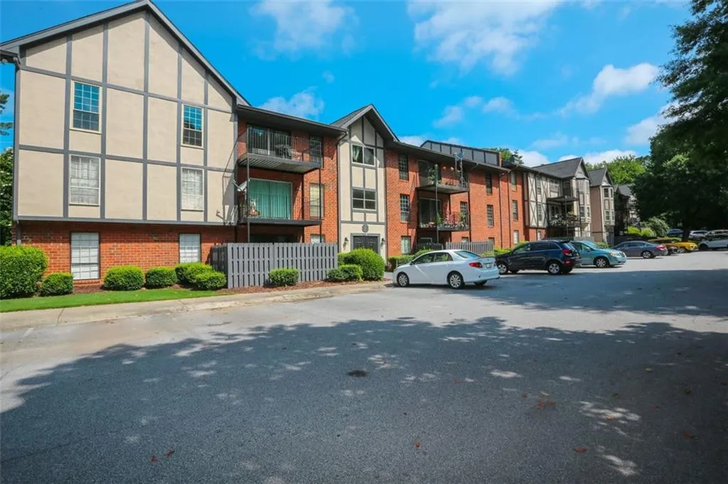 6851 Roswell Road Unit F8, Atlanta, Georgia 30328, 2 Bedrooms Bedrooms, ,2 BathroomsBathrooms,Residential,Sold,6851 Roswell Road Unit F8,6905878