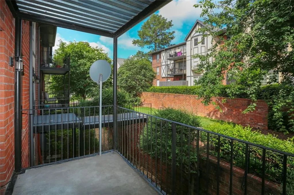 6851 Roswell Road Unit F8, Atlanta, Georgia 30328, 2 Bedrooms Bedrooms, ,2 BathroomsBathrooms,Residential,Sold,6851 Roswell Road Unit F8,6905878