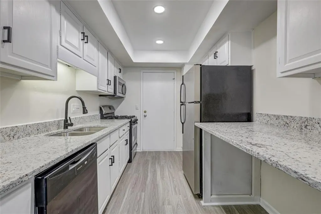 6851 Roswell Road Unit F8, Atlanta, Georgia 30328, 2 Bedrooms Bedrooms, ,2 BathroomsBathrooms,Residential,Sold,6851 Roswell Road Unit F8,6905878