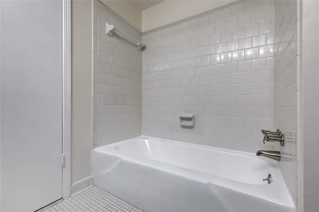 6851 Roswell Road Unit F8, Atlanta, Georgia 30328, 2 Bedrooms Bedrooms, ,2 BathroomsBathrooms,Residential,Sold,6851 Roswell Road Unit F8,6905878