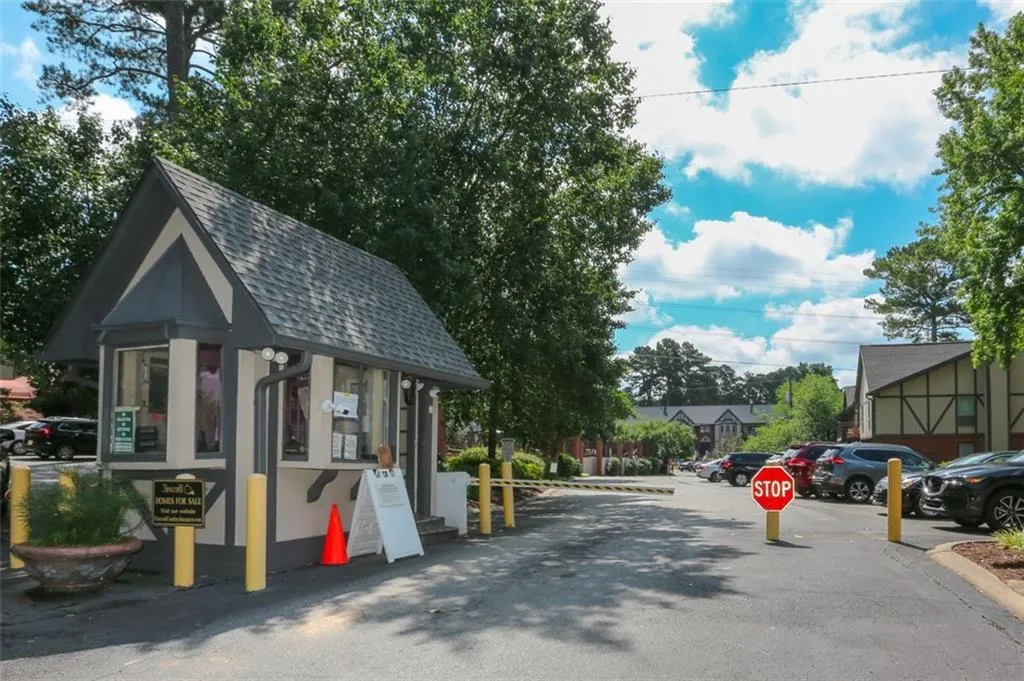 6851 Roswell Road Unit F8, Atlanta, Georgia 30328, 2 Bedrooms Bedrooms, ,2 BathroomsBathrooms,Residential,Sold,6851 Roswell Road Unit F8,6905878