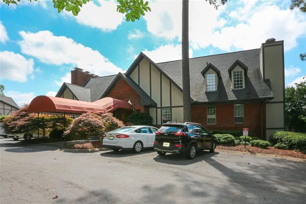 6851 Roswell Road Unit F8, Atlanta, Georgia 30328, 2 Bedrooms Bedrooms, ,2 BathroomsBathrooms,Residential,Sold,6851 Roswell Road Unit F8,6905878