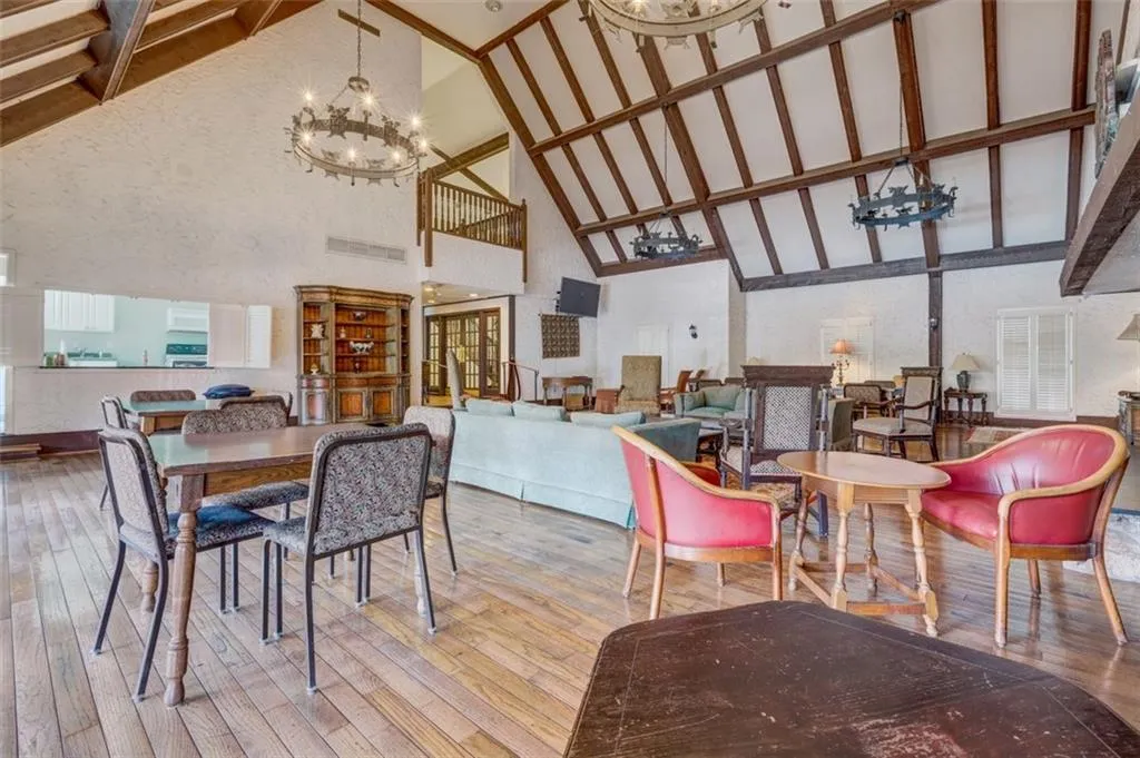 6851 Roswell Road Unit F8, Atlanta, Georgia 30328, 2 Bedrooms Bedrooms, ,2 BathroomsBathrooms,Residential,Sold,6851 Roswell Road Unit F8,6905878