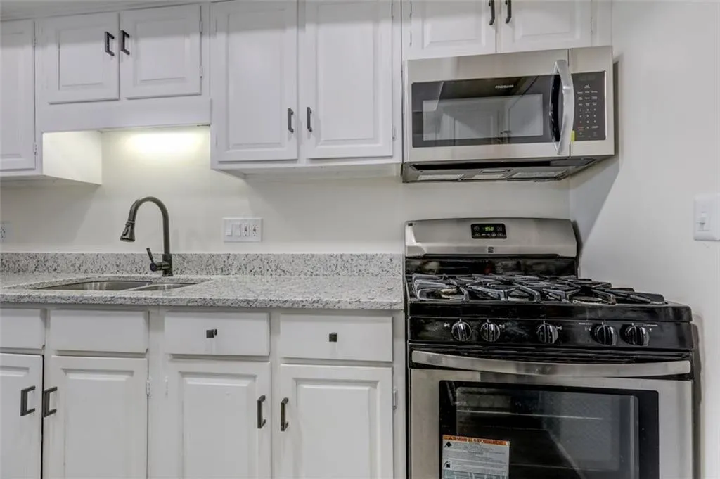 6851 Roswell Road Unit F8, Atlanta, Georgia 30328, 2 Bedrooms Bedrooms, ,2 BathroomsBathrooms,Residential,Sold,6851 Roswell Road Unit F8,6905878