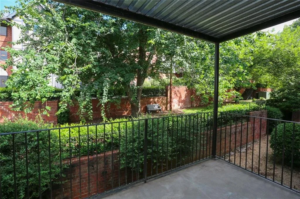 6851 Roswell Road Unit F8, Atlanta, Georgia 30328, 2 Bedrooms Bedrooms, ,2 BathroomsBathrooms,Residential,Sold,6851 Roswell Road Unit F8,6905878