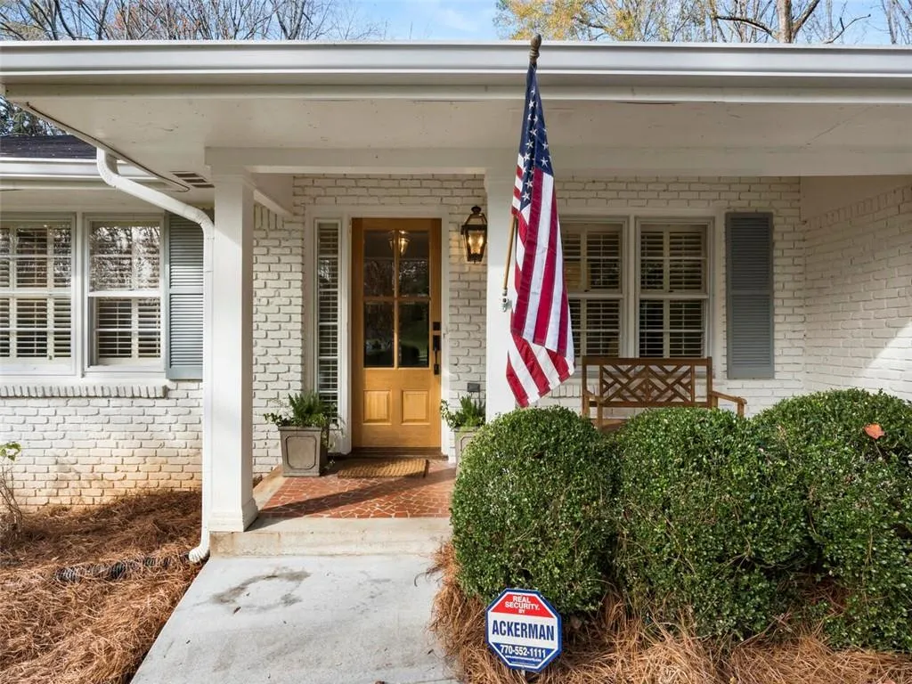4750 Huntley Drive, Atlanta, Georgia 30342, 4 Bedrooms Bedrooms, ,3 BathroomsBathrooms,Residential,Sold,4750 Huntley Drive,6812181