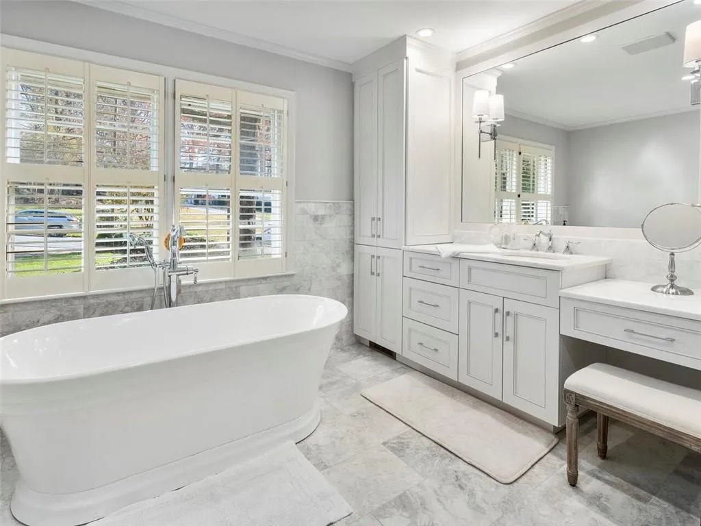 4750 Huntley Drive, Atlanta, Georgia 30342, 4 Bedrooms Bedrooms, ,3 BathroomsBathrooms,Residential,Sold,4750 Huntley Drive,6812181