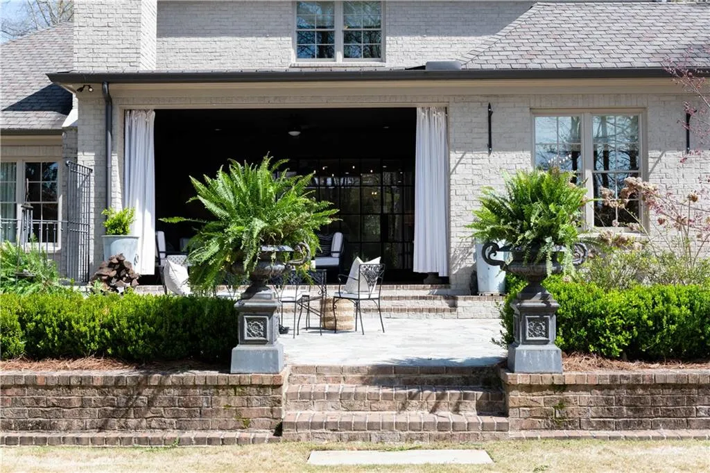 4530 Peachtree Dunwoody Road NE, Atlanta, Georgia 30342, 4 Bedrooms Bedrooms, ,4 BathroomsBathrooms,Residential,For Sale,4530 Peachtree Dunwoody Road NE,7357212