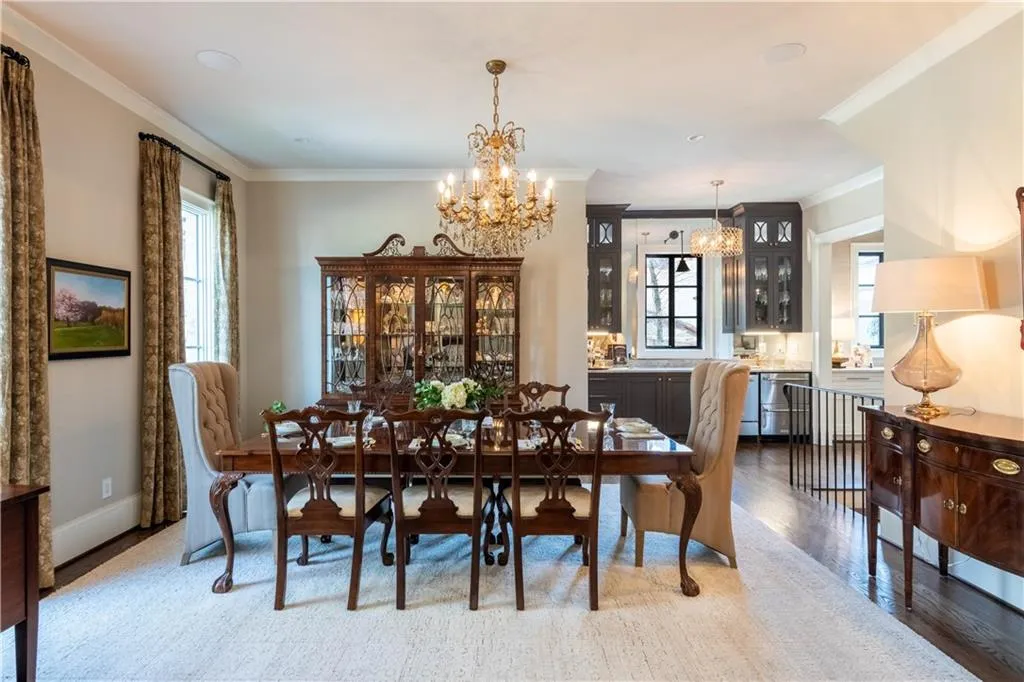 4530 Peachtree Dunwoody Road NE, Atlanta, Georgia 30342, 4 Bedrooms Bedrooms, ,4 BathroomsBathrooms,Residential,For Sale,4530 Peachtree Dunwoody Road NE,7357212