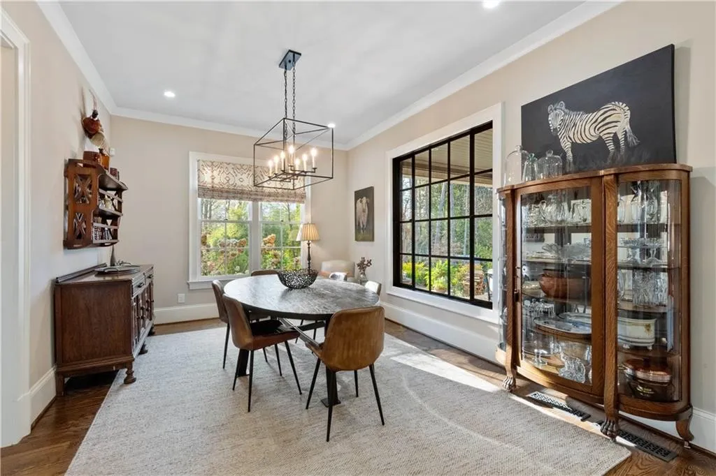 4530 Peachtree Dunwoody Road NE, Atlanta, Georgia 30342, 4 Bedrooms Bedrooms, ,4 BathroomsBathrooms,Residential,For Sale,4530 Peachtree Dunwoody Road NE,7357212