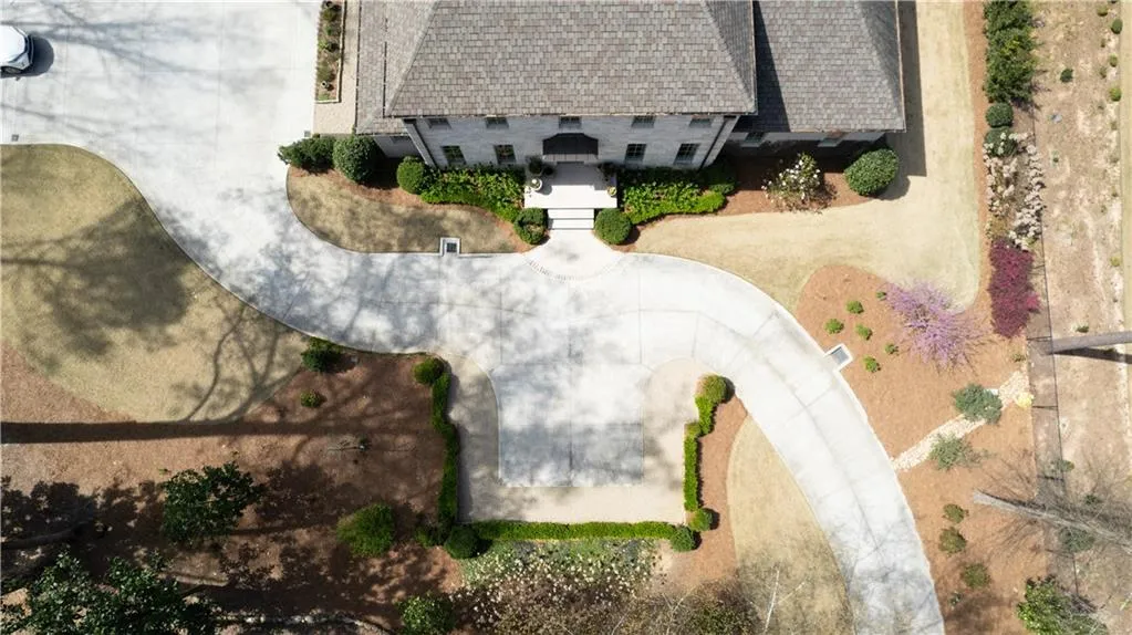 Plenty of parking space when entertaining