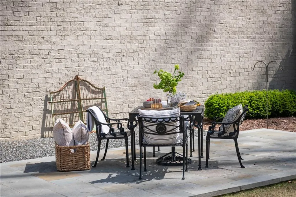 4530 Peachtree Dunwoody Road NE, Atlanta, Georgia 30342, 4 Bedrooms Bedrooms, ,4 BathroomsBathrooms,Residential,For Sale,4530 Peachtree Dunwoody Road NE,7357212