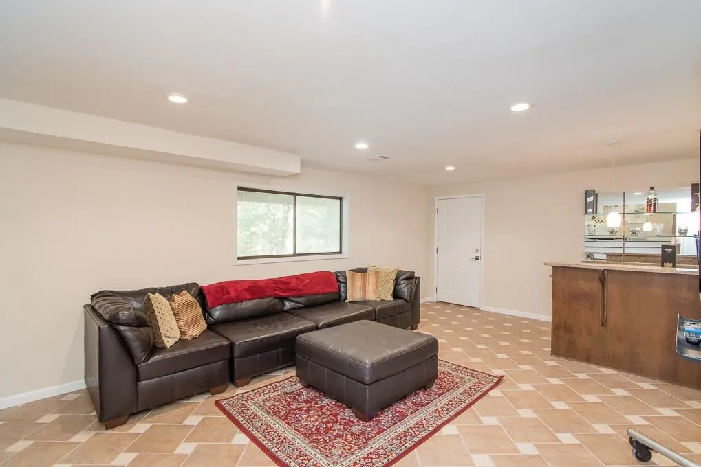 250 Mark Trail, Sandy Springs, Georgia 30328, 6 Bedrooms Bedrooms, ,3 BathroomsBathrooms,Residential,Sold,250 Mark Trail,5924003