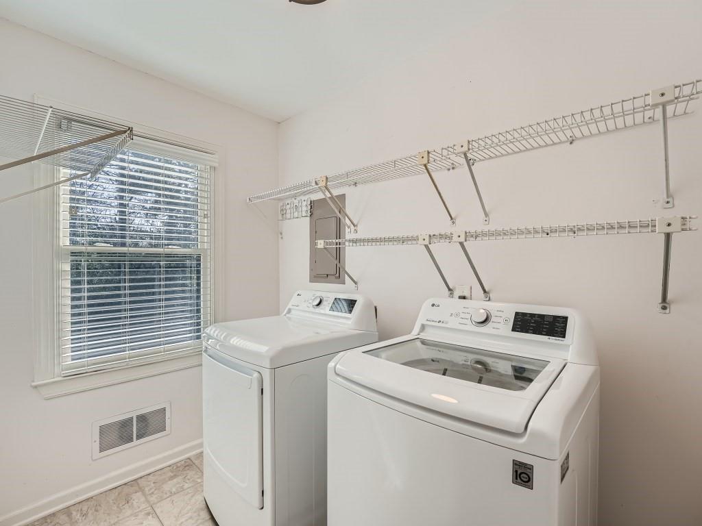 307 Hollyfax Circle, Atlanta, Georgia 30328, 2 Bedrooms Bedrooms, ,2 BathroomsBathrooms,Residential,Sold,307 Hollyfax Circle,7331825