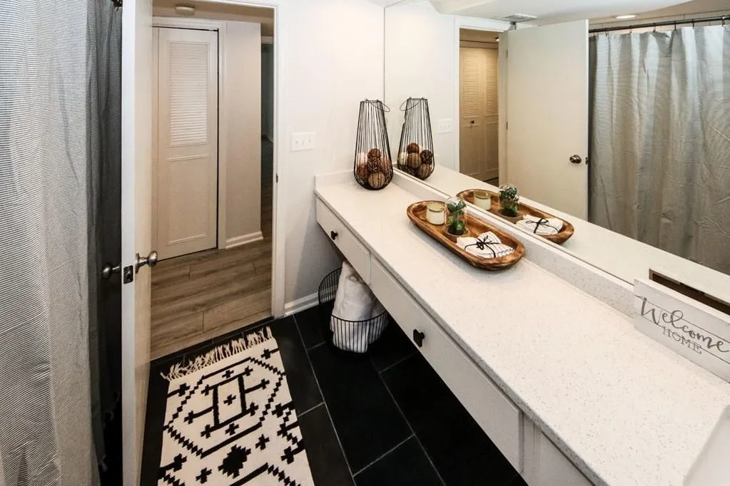 6851 Roswell Road Unit H-22, Atlanta, Georgia 30328, 3 Bedrooms Bedrooms, ,2 BathroomsBathrooms,Residential,Sold,6851 Roswell Road Unit H-22,6695508