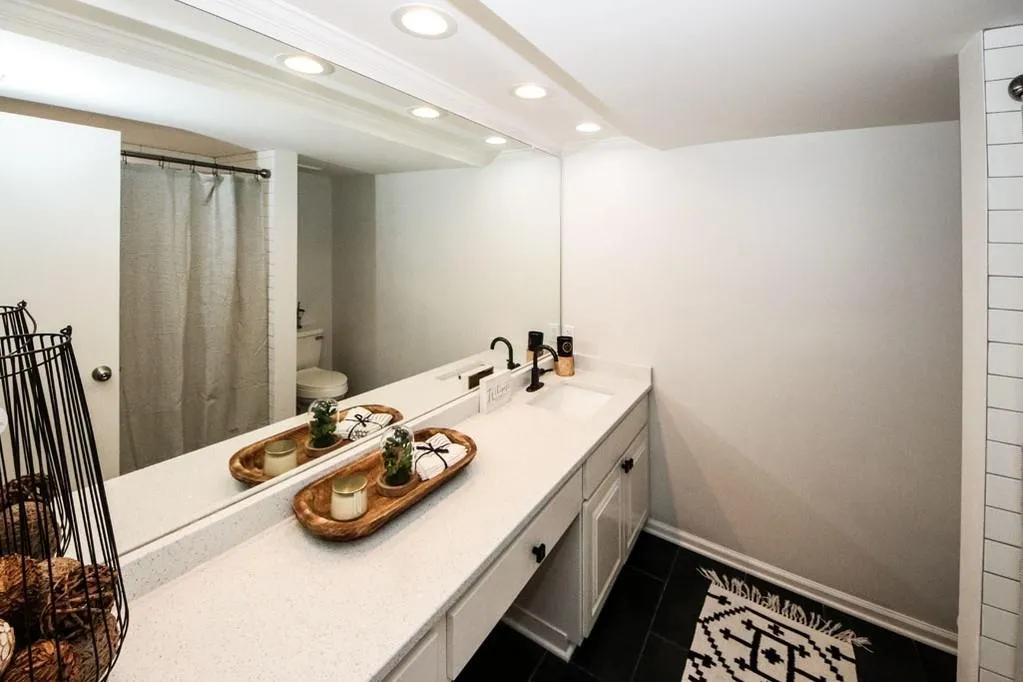 6851 Roswell Road Unit H-22, Atlanta, Georgia 30328, 3 Bedrooms Bedrooms, ,2 BathroomsBathrooms,Residential,Sold,6851 Roswell Road Unit H-22,6695508