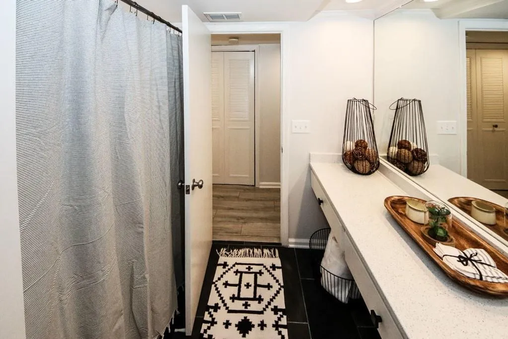6851 Roswell Road Unit H-22, Atlanta, Georgia 30328, 3 Bedrooms Bedrooms, ,2 BathroomsBathrooms,Residential,Sold,6851 Roswell Road Unit H-22,6695508