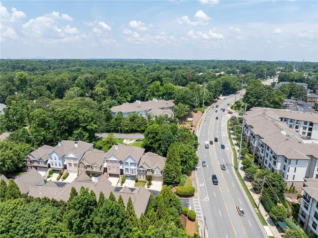 196 Mystic Court, Atlanta, Georgia 30342, 4 Bedrooms Bedrooms, ,3 BathroomsBathrooms,Residential,For Sale,196 Mystic Court,7643183