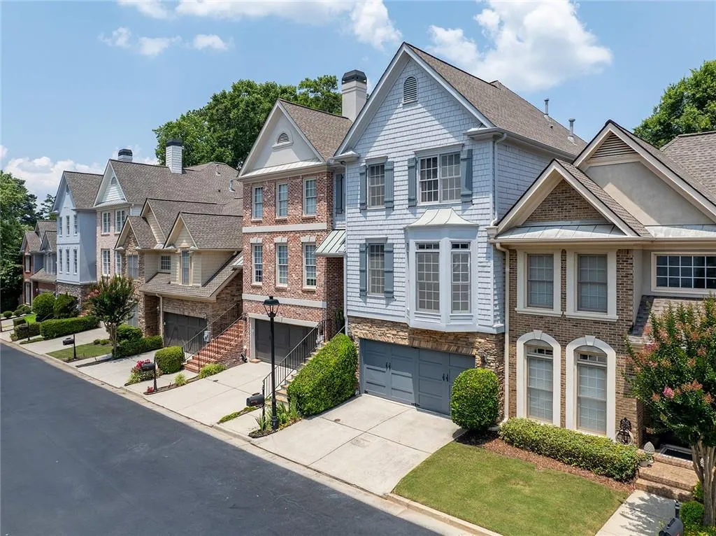 196 Mystic Court, Atlanta, Georgia 30342, 4 Bedrooms Bedrooms, ,3 BathroomsBathrooms,Residential,For Sale,196 Mystic Court,7643183