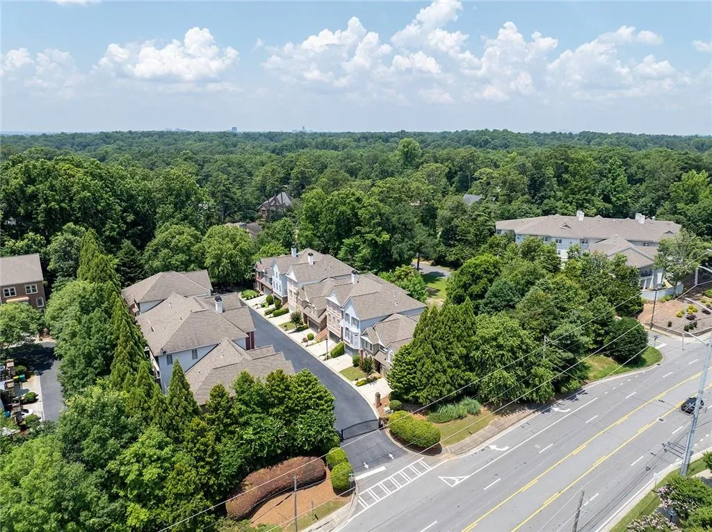 196 Mystic Court, Atlanta, Georgia 30342, 4 Bedrooms Bedrooms, ,3 BathroomsBathrooms,Residential,For Sale,196 Mystic Court,7643183