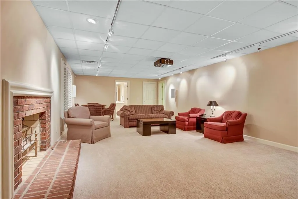 35 Sherington Place, Sandy Springs, Georgia 30350, 5 Bedrooms Bedrooms, ,5 BathroomsBathrooms,Residential,Sold,35 Sherington Place,6802803