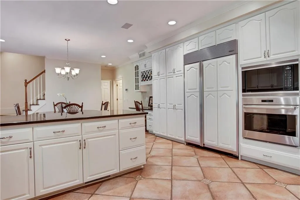 35 Sherington Place, Sandy Springs, Georgia 30350, 5 Bedrooms Bedrooms, ,5 BathroomsBathrooms,Residential,Sold,35 Sherington Place,6802803