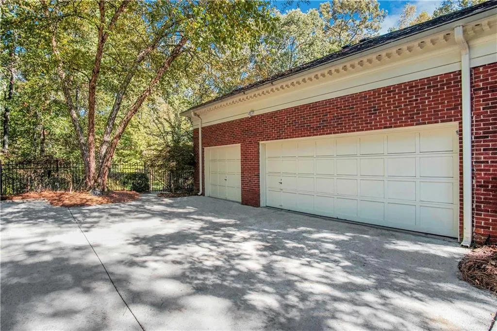 35 Sherington Place, Sandy Springs, Georgia 30350, 5 Bedrooms Bedrooms, ,5 BathroomsBathrooms,Residential,Sold,35 Sherington Place,6802803