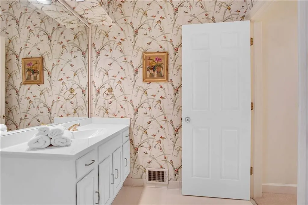 35 Sherington Place, Sandy Springs, Georgia 30350, 5 Bedrooms Bedrooms, ,5 BathroomsBathrooms,Residential,Sold,35 Sherington Place,6802803