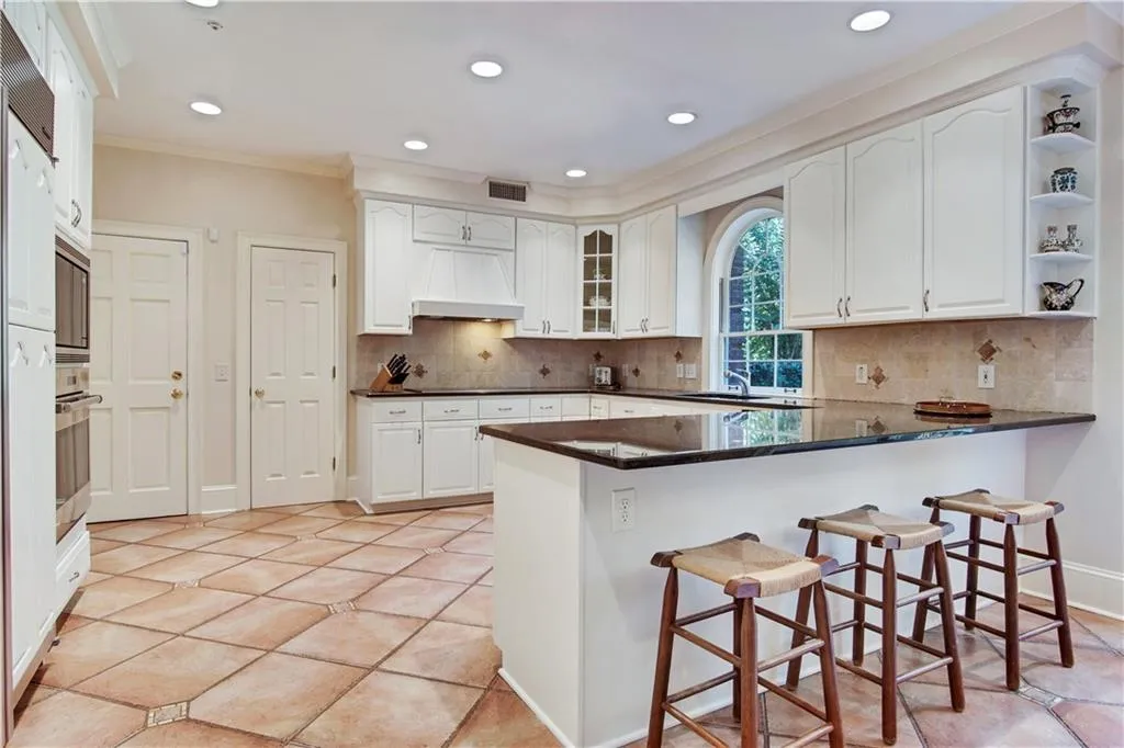 35 Sherington Place, Sandy Springs, Georgia 30350, 5 Bedrooms Bedrooms, ,5 BathroomsBathrooms,Residential,Sold,35 Sherington Place,6802803